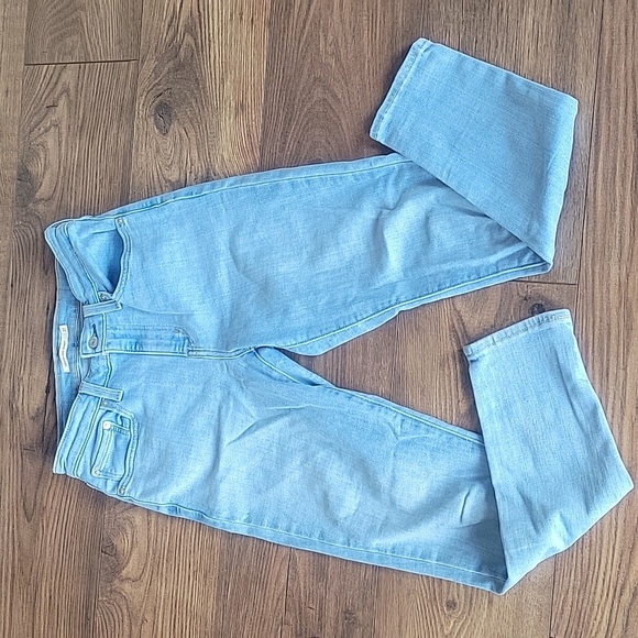 Levis 721 High Rise Light Wash Skinny Jean Size 27 - Picture 4 of 10